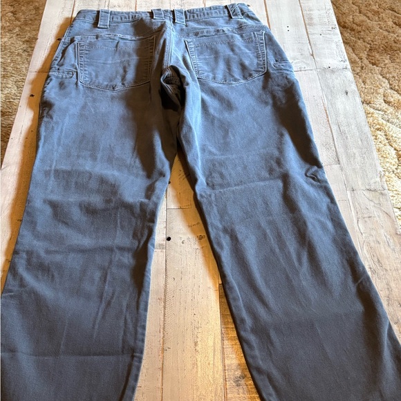 Vertx Delta Stretch EDC pants 32 w 30 l

Pea sized stain pictured. - Picture 2 of 4